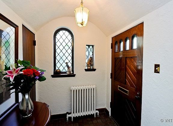 2nd image of 931 Forest Ave