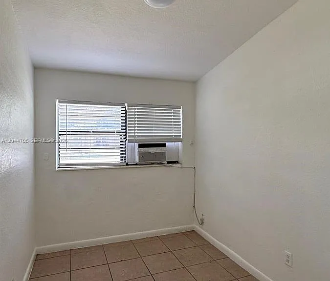 1525 NW 18th Ct — Photo 10