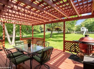 14077 Lakeview Dr, Clive, IA 50325