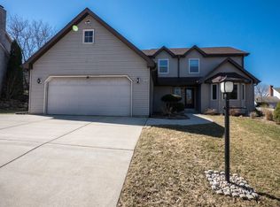 1221 Foxwood Trl, Waukesha, WI 53189