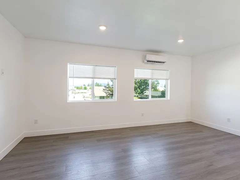 1814 E Carol St — Photo 8