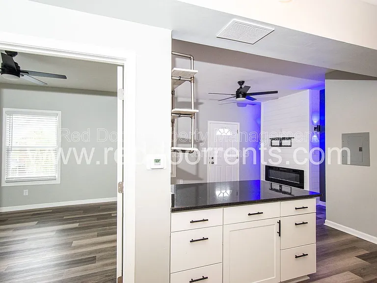 1329 E Market St #8 — Photo 17