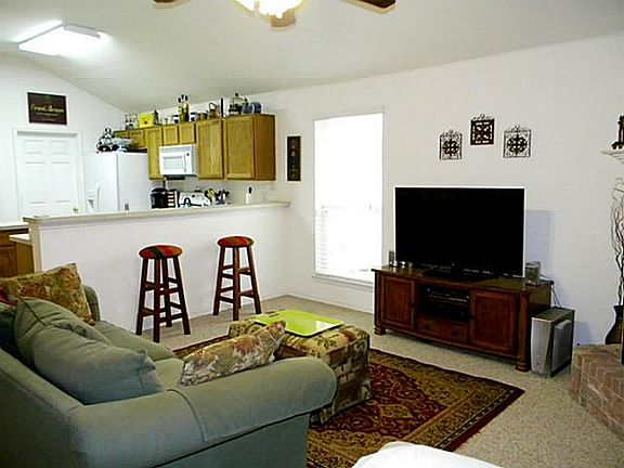 3rd image of 900 Creekview Dr