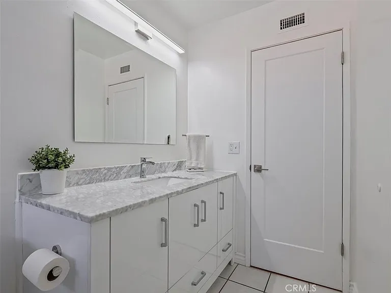 24033 Welby Way — Photo 14