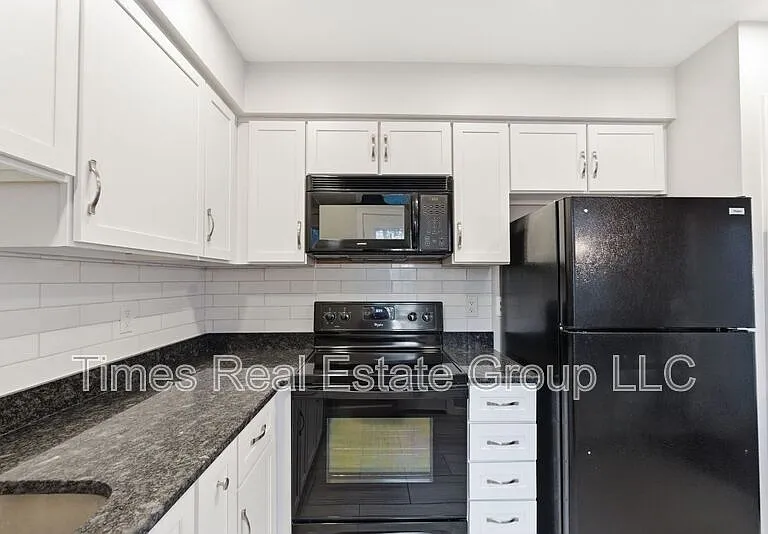 136 Brookfield Ct — Photo 30