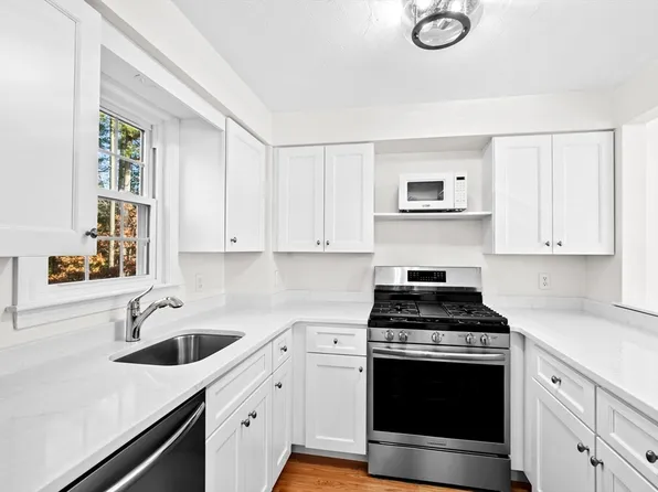 25 Reservoir Rd APT A12, Pembroke, MA 02359