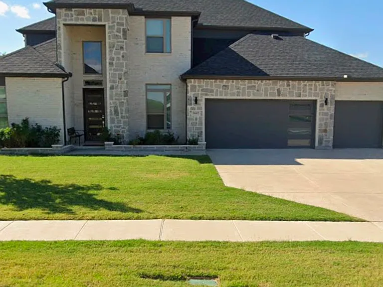 9667 Summit Hills Dr — Photo 1