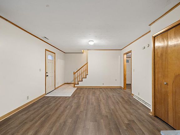 4th image of 131 W Smiley Ave