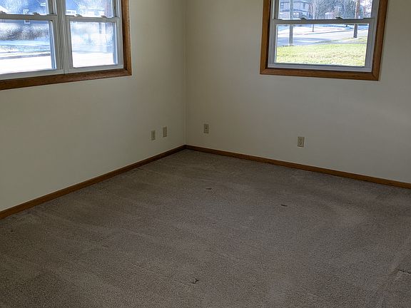 3rd image of 460-462 E Highland Ave #460