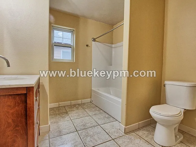 140 NE 156th Ave — Photo 5