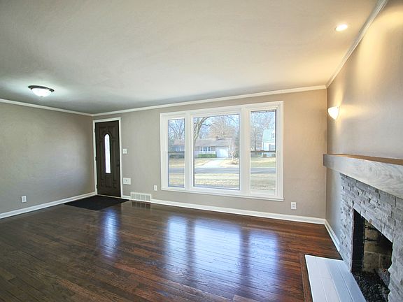 3rd image of 7335 Rosewood St