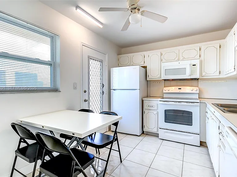 301 NE 14th Ave #702 — Photo 34