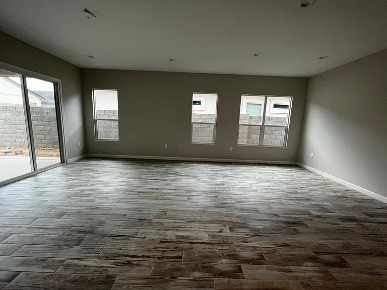 10548 W Albert Ln — Photo 8