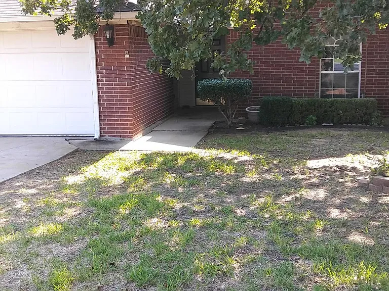 514 Oakcrest St — Photo 1