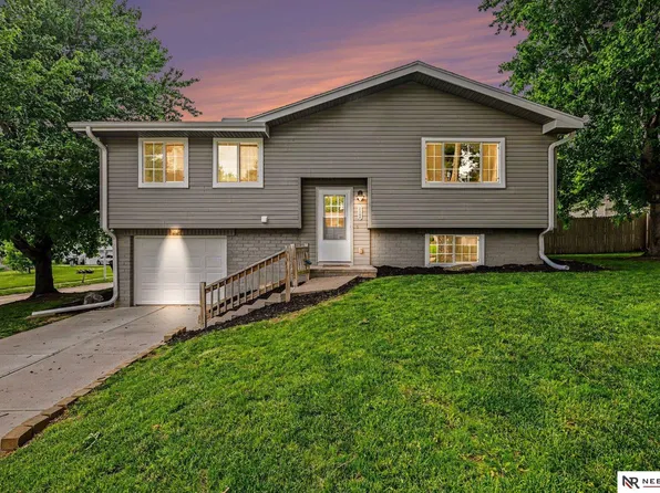 21208 Palomino Rd, Elkhorn, NE 68022