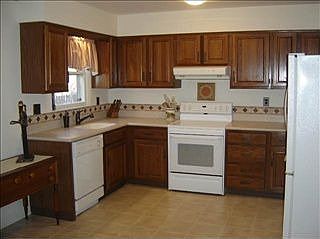 4th image of 225 Point Of Woods Dr
