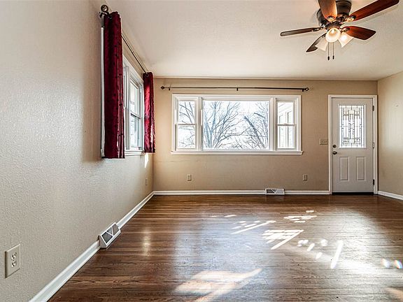 5th image of 508 Sheridan Dr
