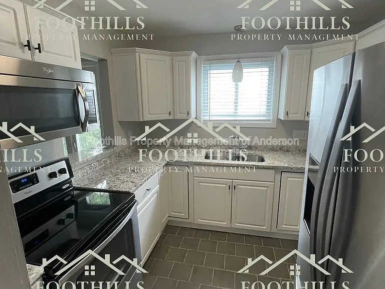612 Northlake Dr — Photo 5