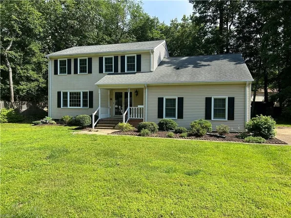 203 Kenmar Dr, Yorktown, VA 23692