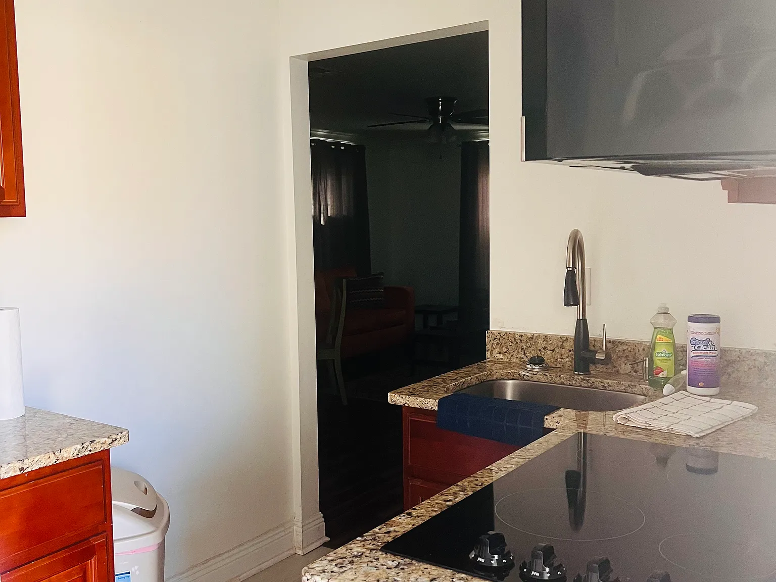 1 bed, 900 sqft, $1,200 — Photo 3