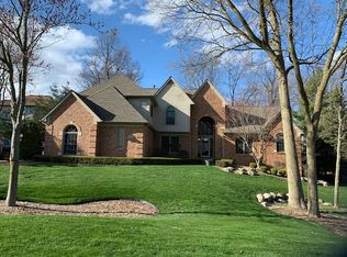 3822 Red Root Rd, Lake Orion, MI 48360
