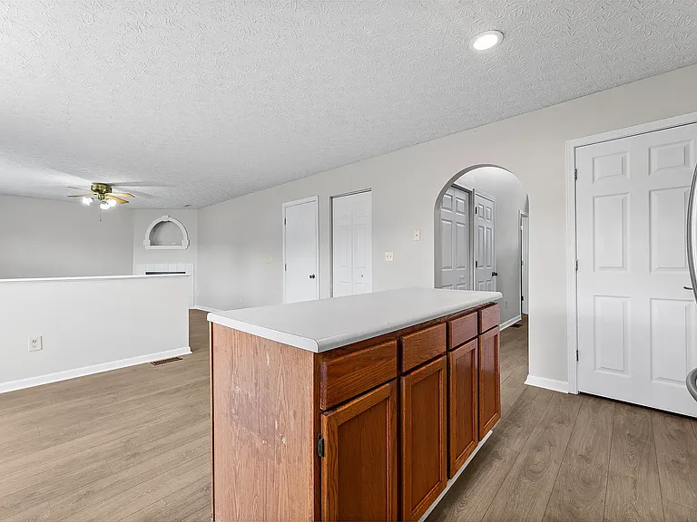328 Regency Ave — Photo 18