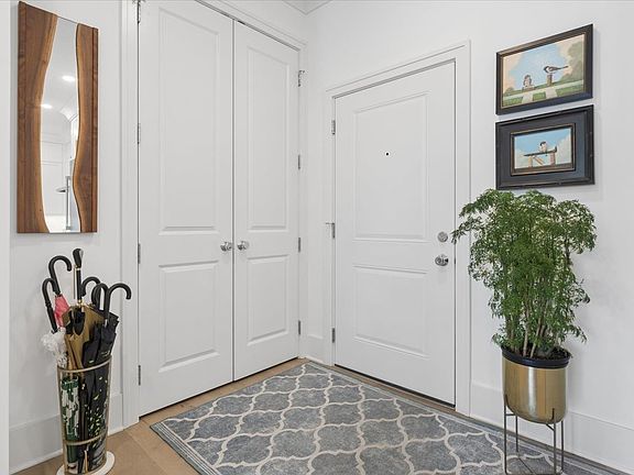 3rd image of 3808 N Lincoln Ave #203