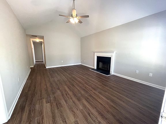 4th image of 101 Meadow Creek Dr