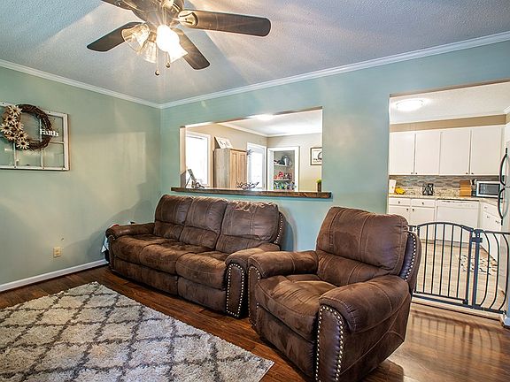 2nd image of 105 Earl Ct