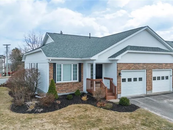 4 Wayne Ln, Fredericton, NB E3B 9S6