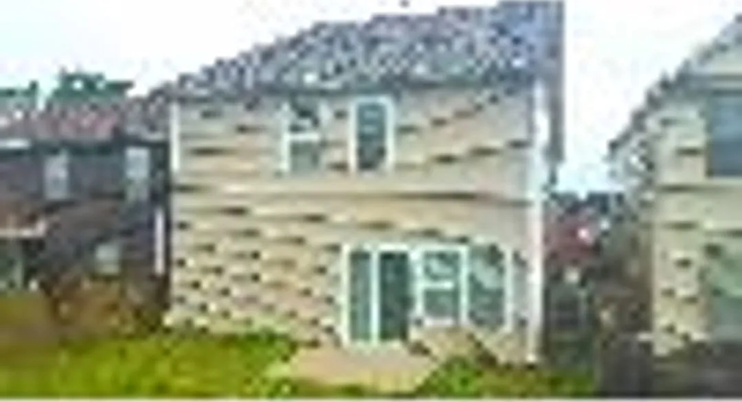 4Bed/2.5Bath 26700 sq ft home located in Wellesley — Photo 2