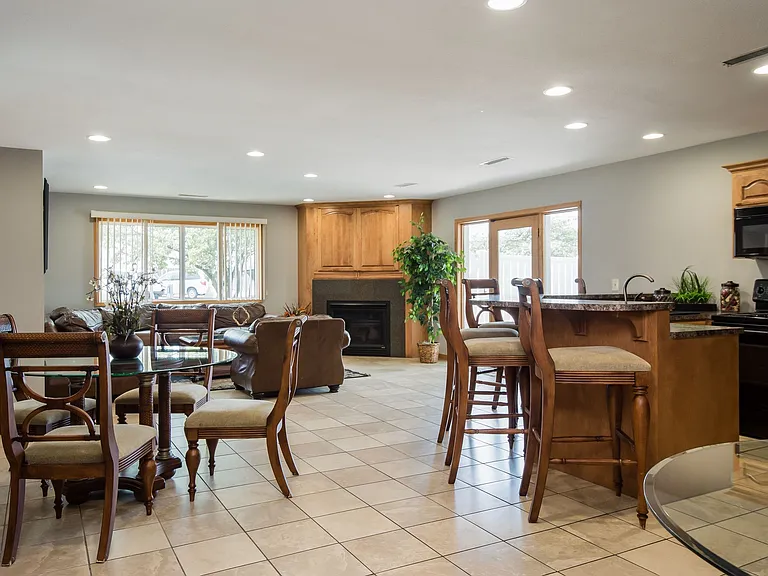 Harrisburg Square Apartments — Photo 14