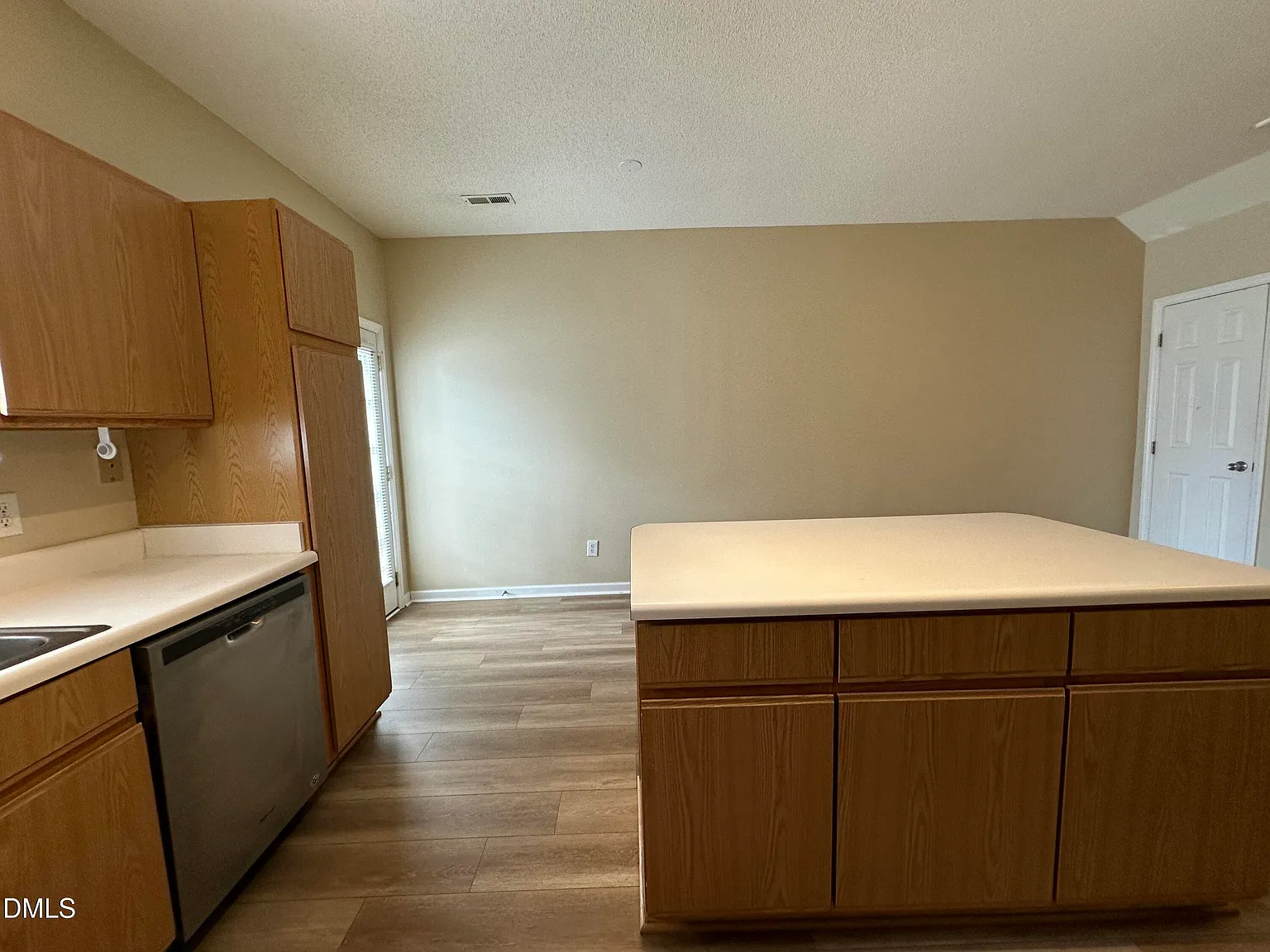 2 bed, 2.5 bath, 1230 sqft, $1,595 — Photo 3