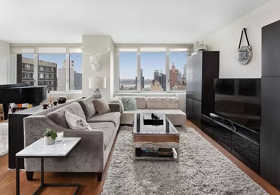 3rd image of 322 W 57th St APT 29U