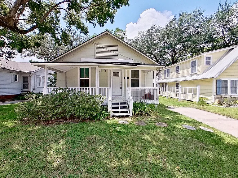 1844 Thacker Ave — Photo 1