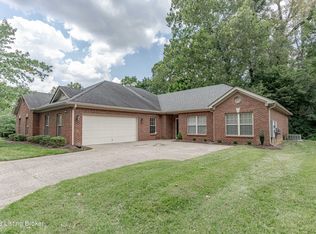 7704 Peach Blossom Ct, Louisville, KY 40220