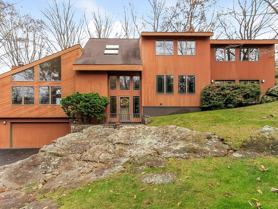 1st image of 18 Rockwood Hl
