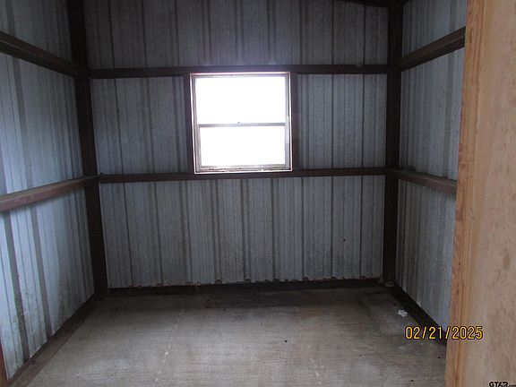5th image of 701 Brown St