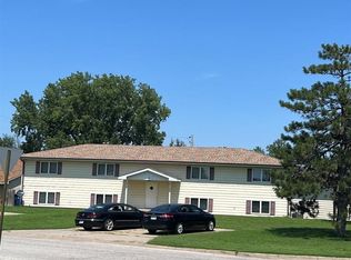 835 Meadowbrook Rd, Salina, KS 67401