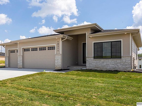 3rd image of 18211 Acorn Dr