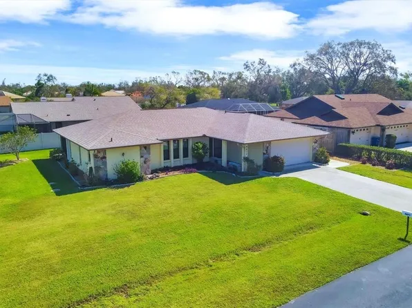 4471 Meadow Creek Cir, Sarasota, FL 34233
