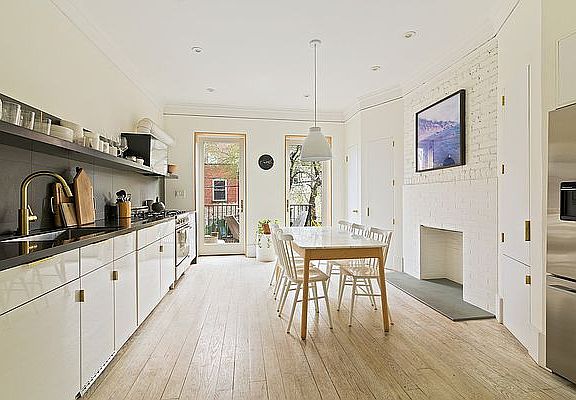 3rd image of 131A Cambridge Pl #2