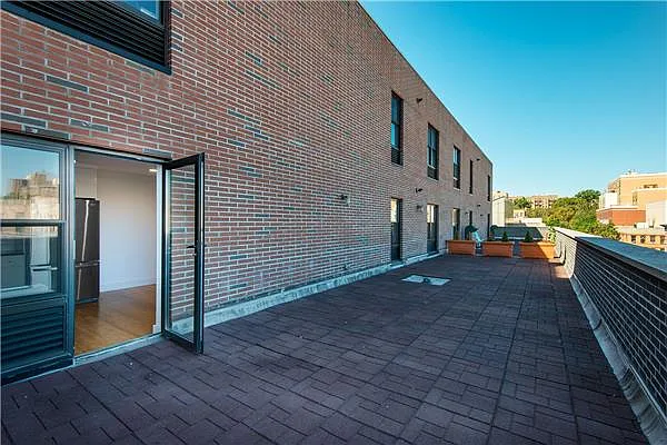 Rented by TNG Nassimi Realty | media 32