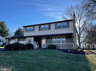 1390 Pickwick Ln, Lansdale, PA 19446