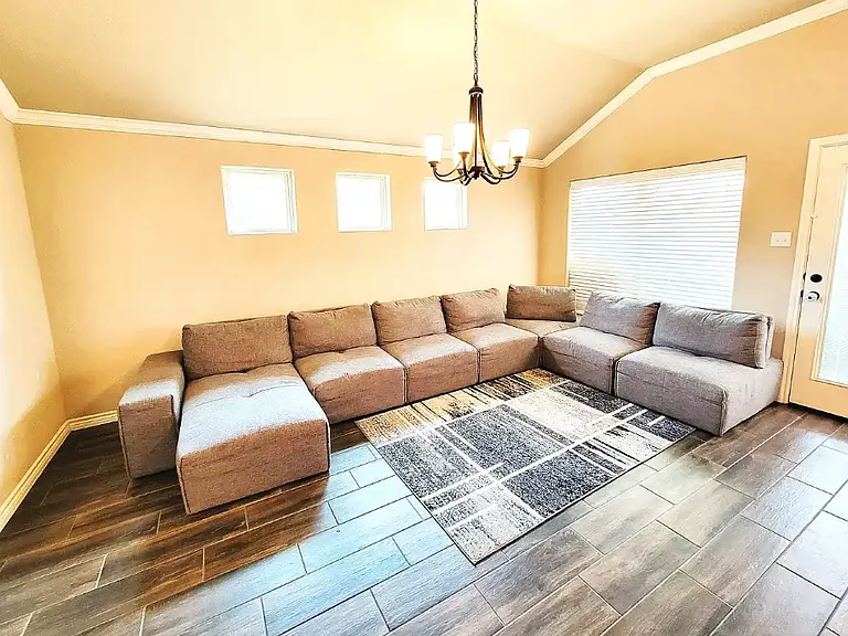 5207 Colina Dr — Photo 4