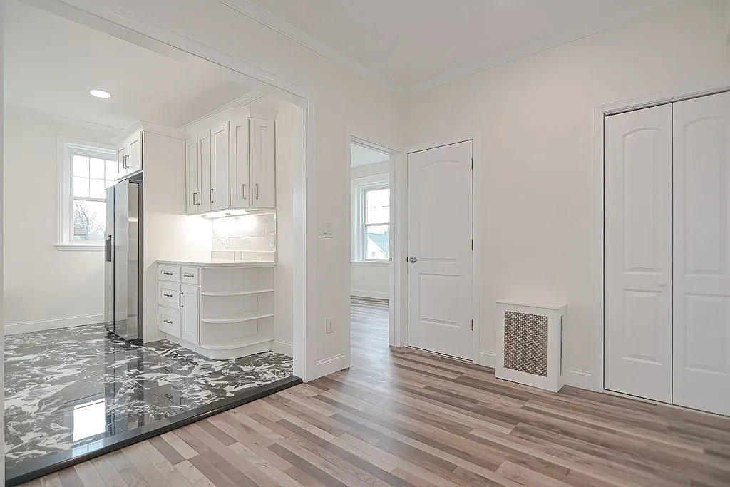 2 bed, 1.0 bath, 904 sqft, $3,800 — Photo 4