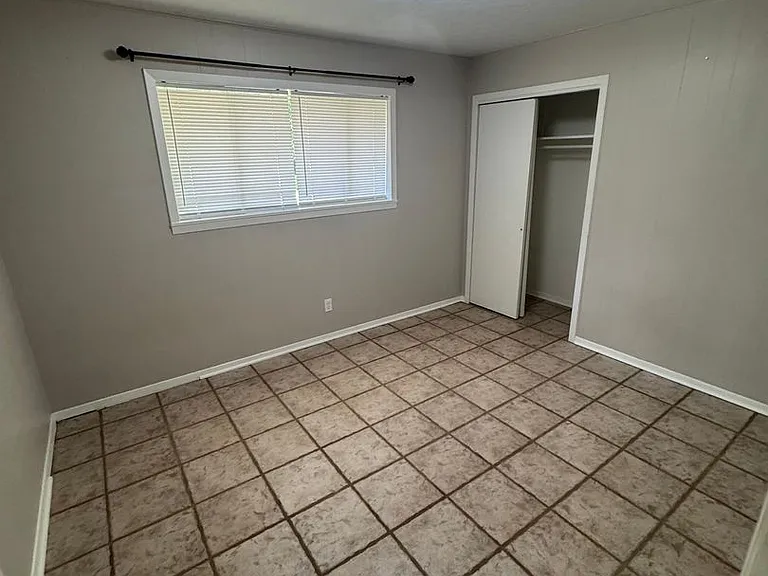 8174 FM 1402 — Photo 12