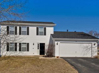 340 Country Ln, Algonquin, IL 60102