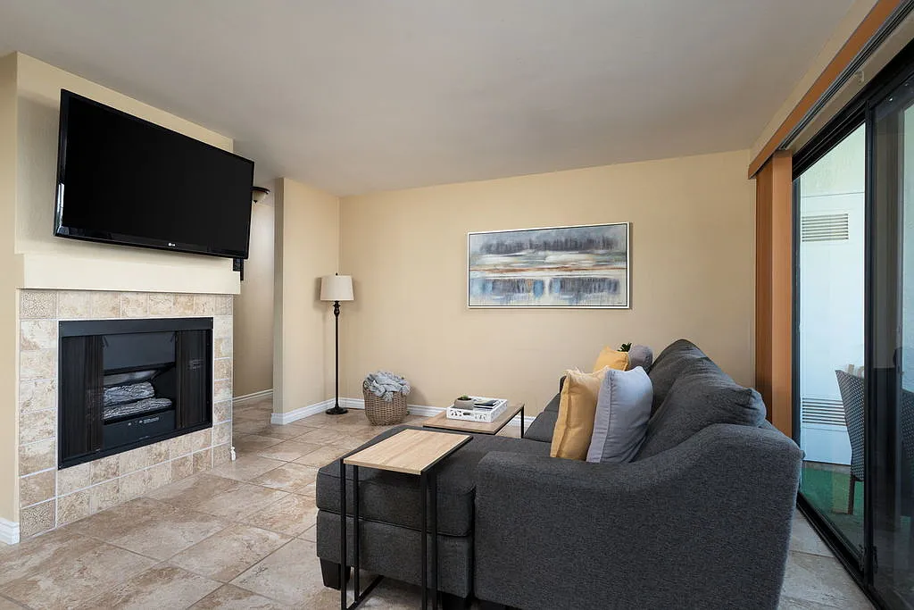 2 bed, 2.0 bath, $5,625 — Photo 1