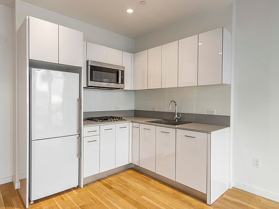 3rd image of 2222 Jackson Ave #416